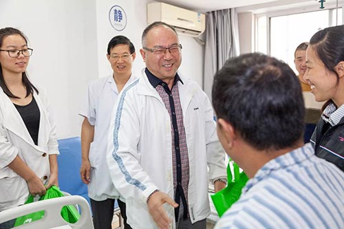 著名主持人老吴与仁品患者共度中秋