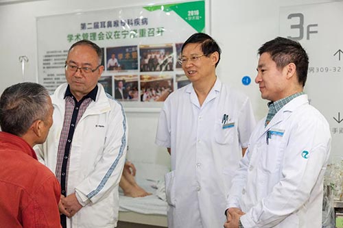 著名主持人老吴与仁品患者共度中秋